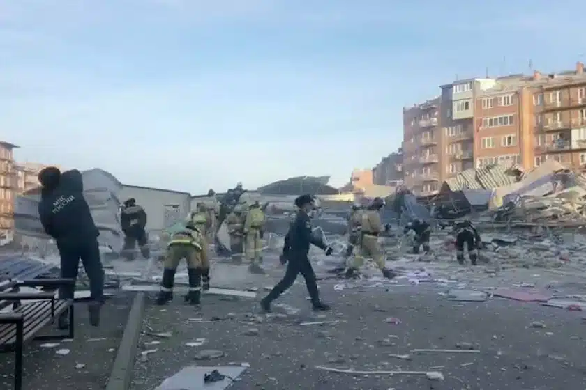 В России мощный взрыв полностью уничтожил трехэтажный ТЦ