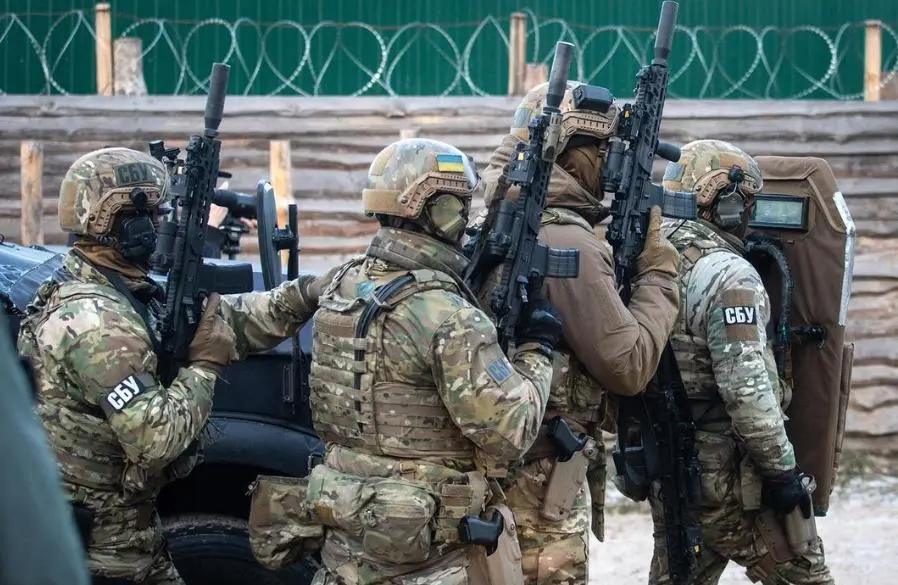 СБУ припинила діяльність воєнізованого збройного формування та постачання військових товарів з РФ (ВІДЕО)