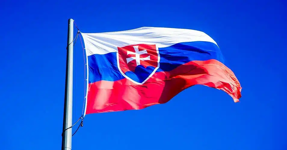 Дипломатическая война: РФ выгоняет трех дипломатов Словакии