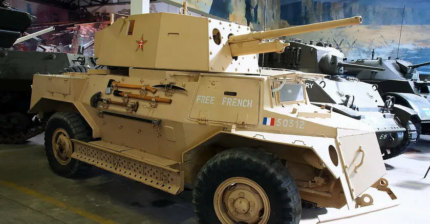 Заминированный автомобиль врезался в колонну французских военных в Мали