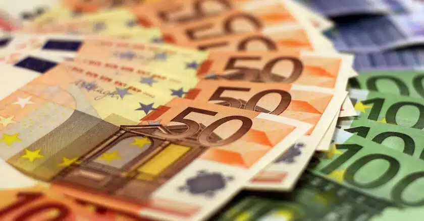 В Польше за неделю раздали 180 000 евро среди вакцинированных от COVID