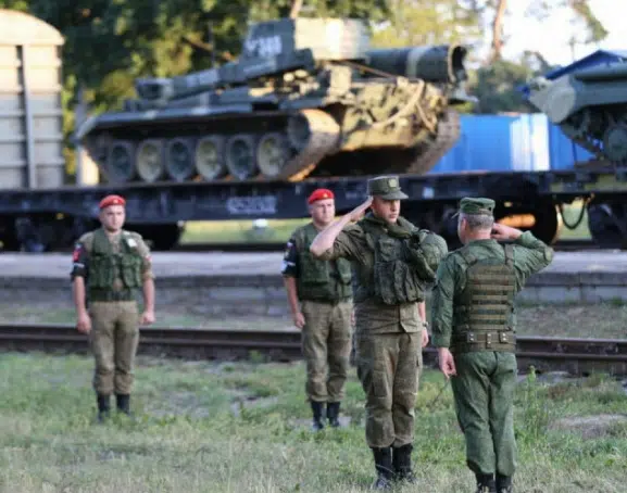 В Беларусь прибыл военный эшелон из РФ