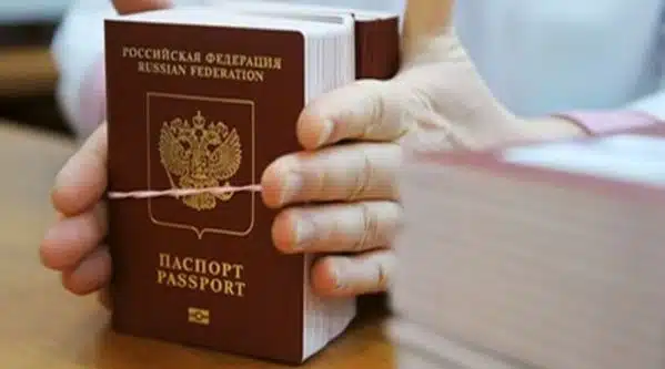 Російські “аусвайси”: кількість паспортів РФ в ОРДЛО досягла 630 тисяч
