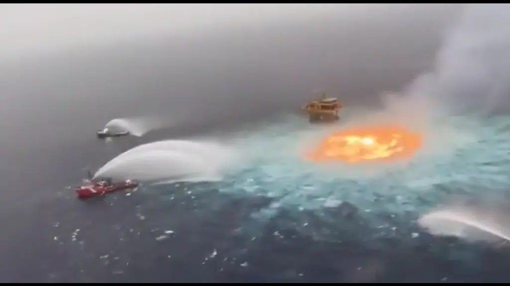 В Мексиканском заливе горел подводный нефтепровод (ВИДЕО)