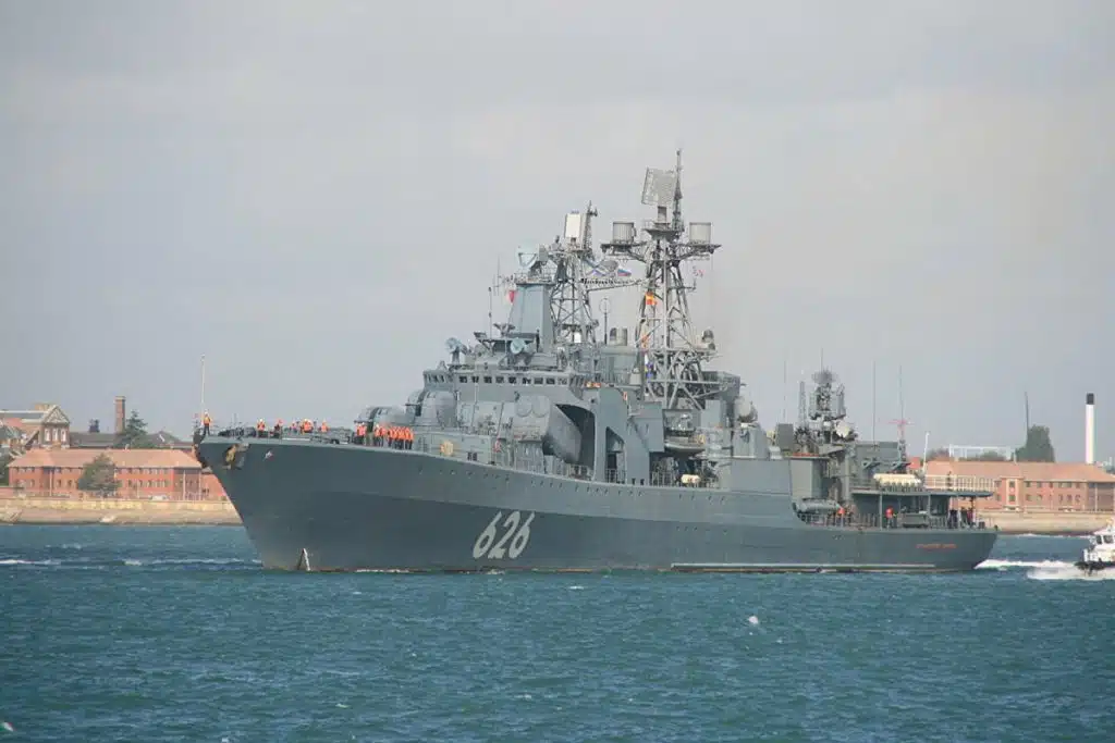 Испания запретила российским военным кораблям стоянку в порту