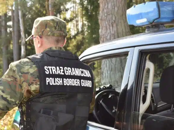 Польша заявила о провокациях на границе с Беларусью: стреляли в военных