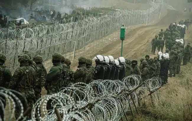 Ситуація загострюється. Польща готується до силового прориву кордону мігрантами