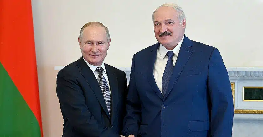 Лукашенко заявил, что готов вернуть в Беларусь ядерное оружие (Видео)