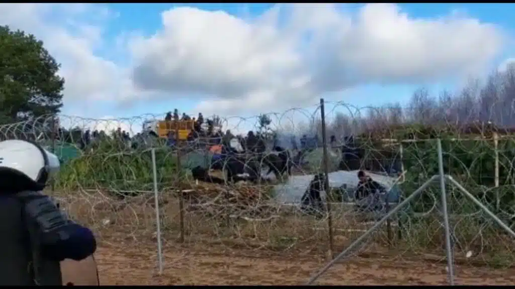 Иракские мигранты прорвали польскую границу