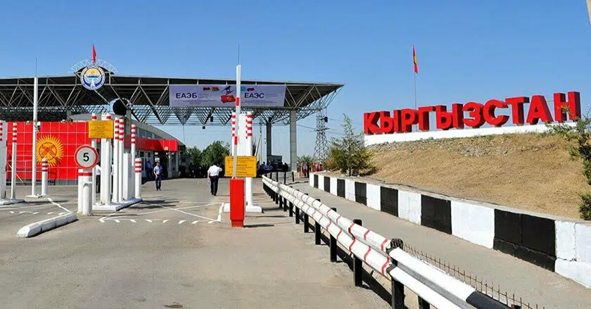 Киргизстан укрепил охрану границы из-за протестов в Казахстане