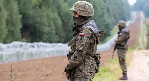 Белорусские военные стреляли из сигнальных пистолетов на границе с Польшей