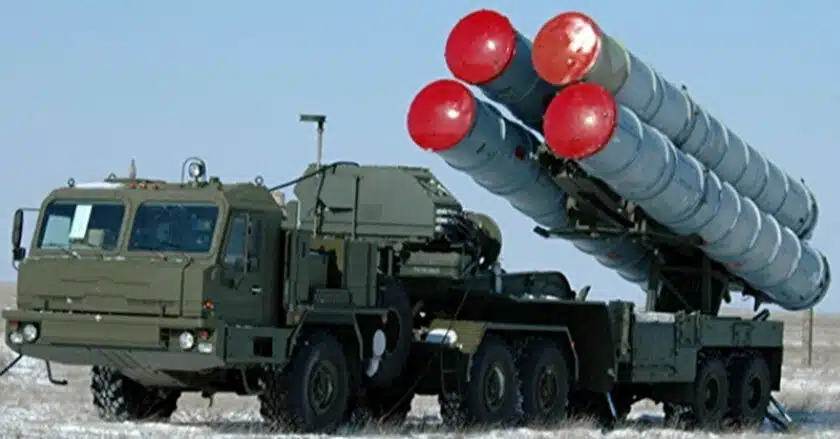 Россия перебросила в Беларусь ракетный комплекс С-400