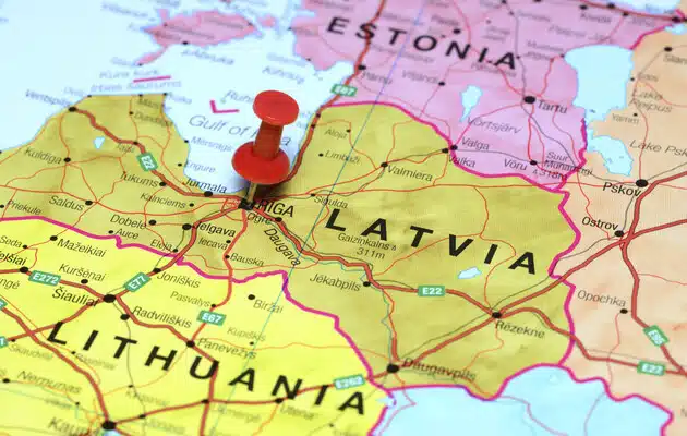 Литва и Латвия высылают российских дипломатов