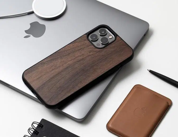Из какого материала выбрать чехол для iPhone 13 Pro
