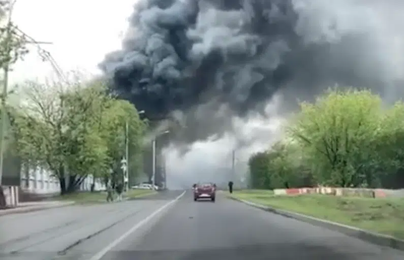 На юге Москвы вновь серьёзный пожар (Видео)