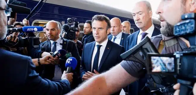 Президент Франции и канцлер Германии сделали свои первые заявления во время посещения Киева