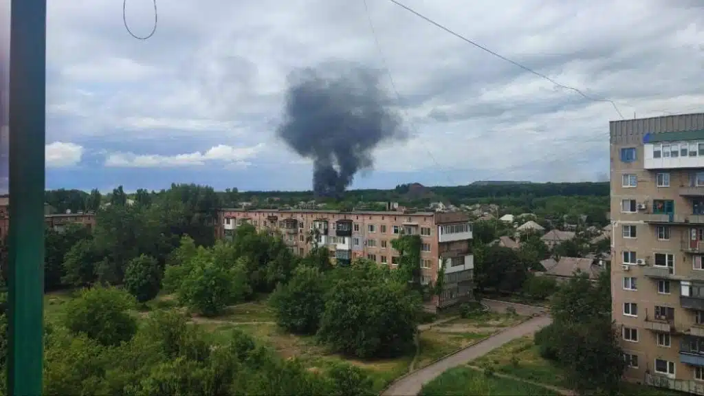 У Макіївці горить склад боєприпасів НВФ на заводі «Коксохім»