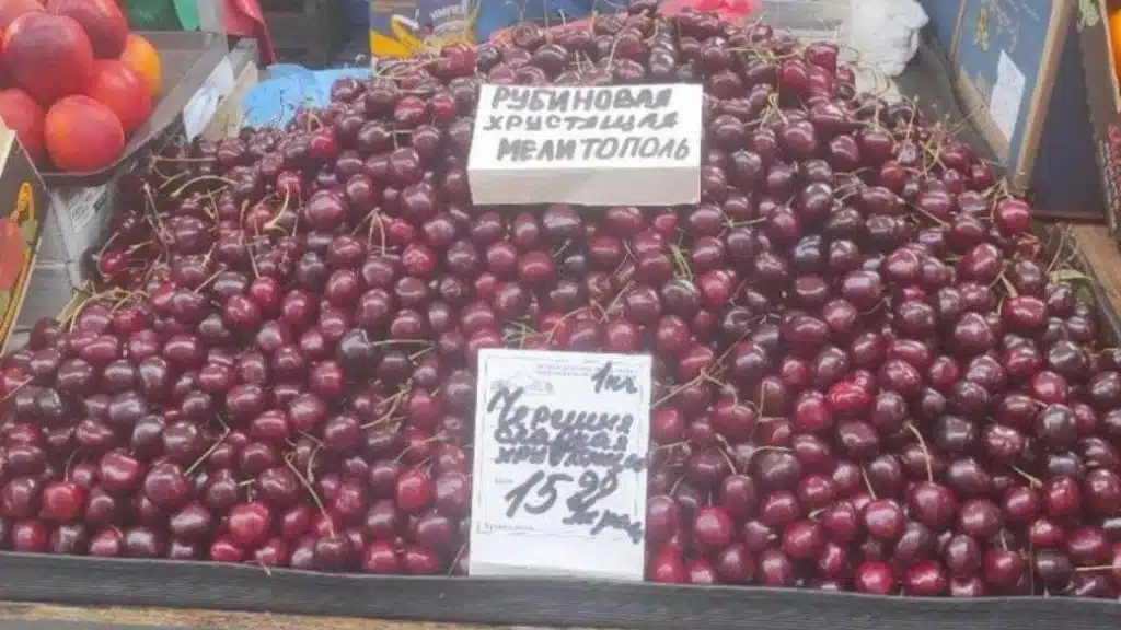 На ринках Білорусі з’явилися фрукти та овочі з окупованих районів України