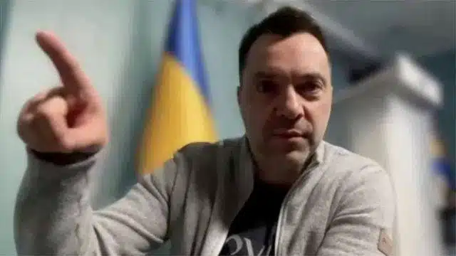 Сотни тысяч оккупантов будут взяты в плен в ходе контрнаступления ВСУ, – Арестович.