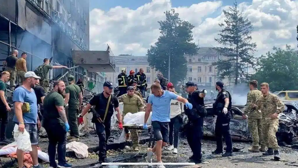 Зросла кількість жертв після ракетного удару по центру Вінниці