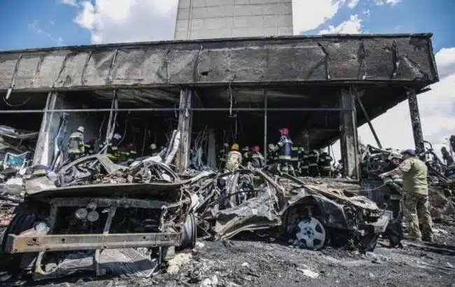 Рятувальники закінчили розбір завалів у Вінниці: що відомо на цю мить