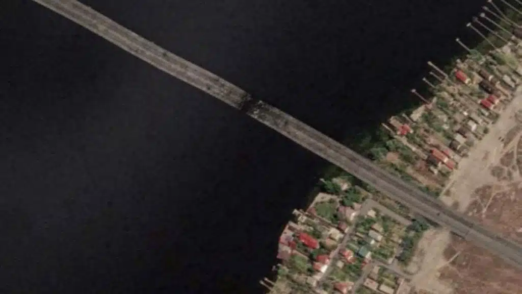 У мережі з’явилися перші фото Антонвоського мосту після удару ЗСУ