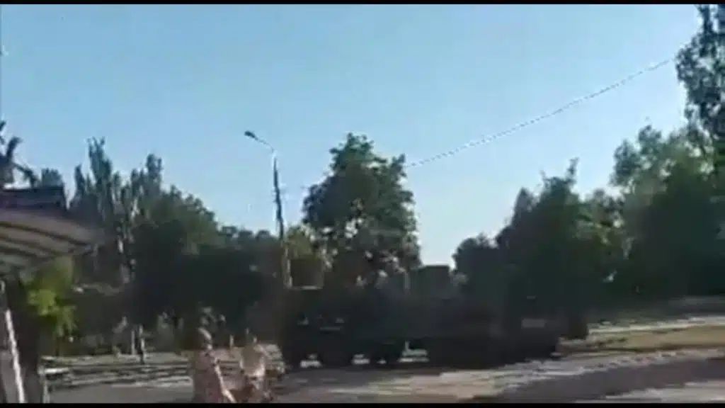 Рашисти продовжують перекидати військову техніку та своїх солдатів на Запорізький напрямок