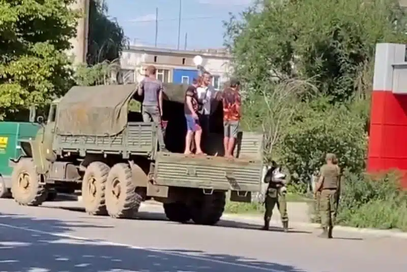 Окупанти змушують українців воювати проти українців: в ОРЛО почалася примусова мобілізація