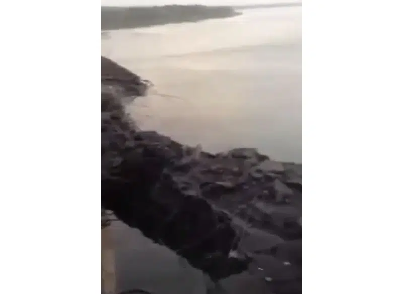 В Новій Каховці показали стан мосту через Дніпро після ракетних ударів