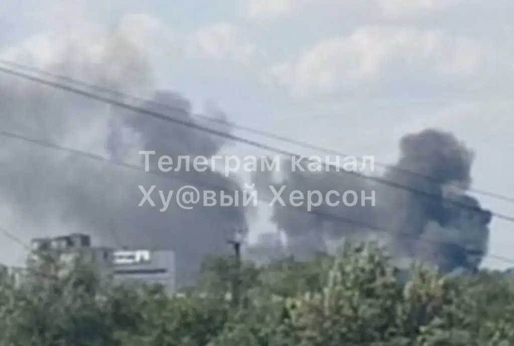 У Таврійську на Херсонщині після вибухів почалася пожежа