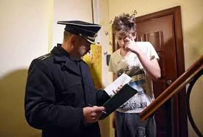 В росії почали масово роздавати повістки чи одразу забирати до воєнкоматів
