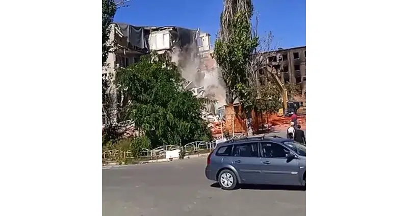У Маріуполі зносять аварійні багатоповерхові будинки