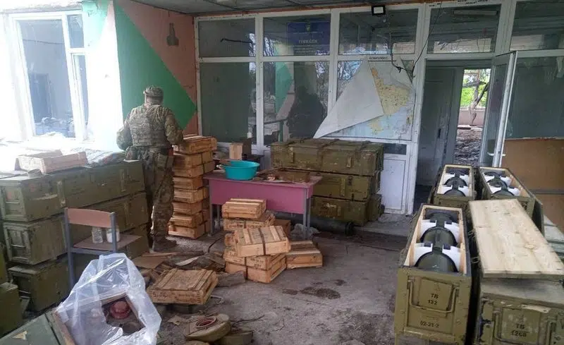 В одній із шкіл на Харківщині окупанти зробили склад БК