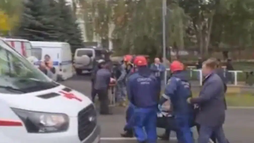 У російській школі внаслідок стрілянини багато загиблих та десятки поранених