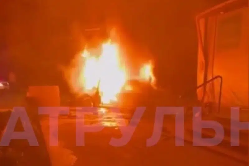 У Кропивницькому поліцейський врятував чоловіка з палаючого автомобіля