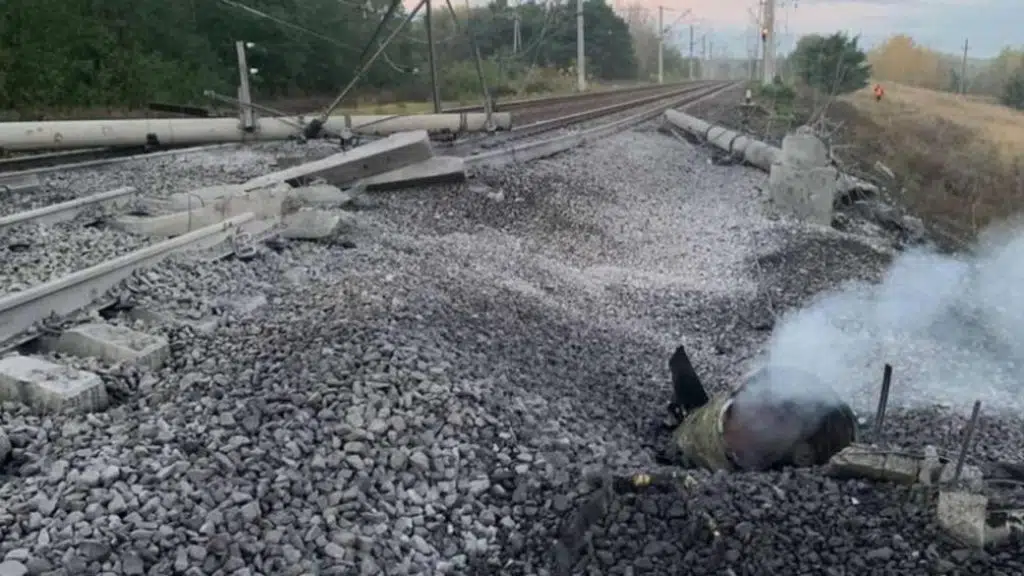У Білгородській області через обстріл залізниці зупинено рух поїздів