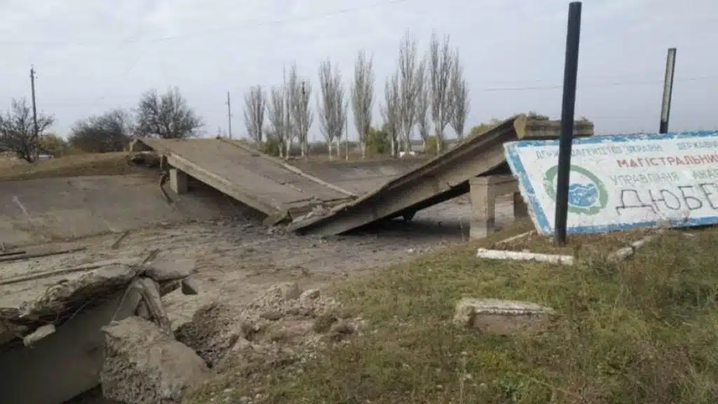 На Херсонщині повідомляють про підрив трьох мостів