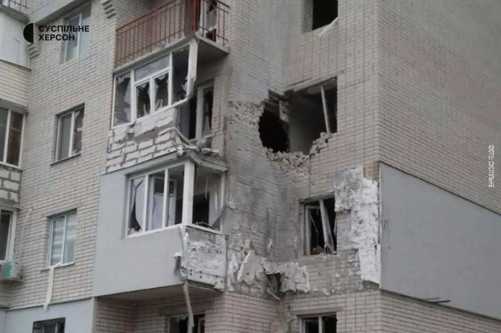 У мережі показали один із мікрорайонів Херсона після сьогоднішнього обстрілу