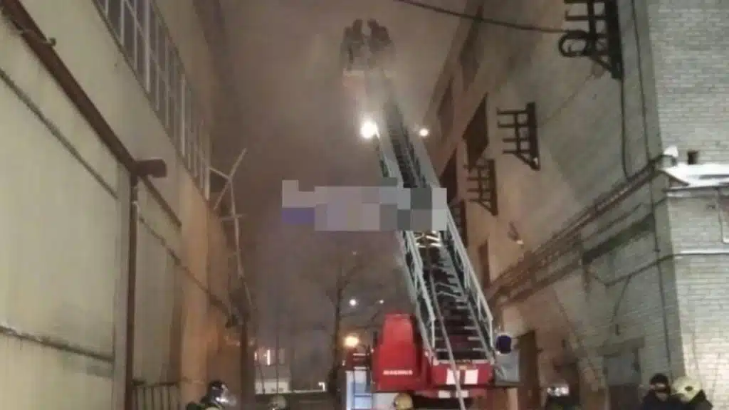 У Санкт-Петербурзі горить завод