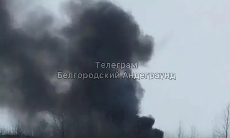 У Бєлгородській області пролунали вибухи і почалася пожежа
