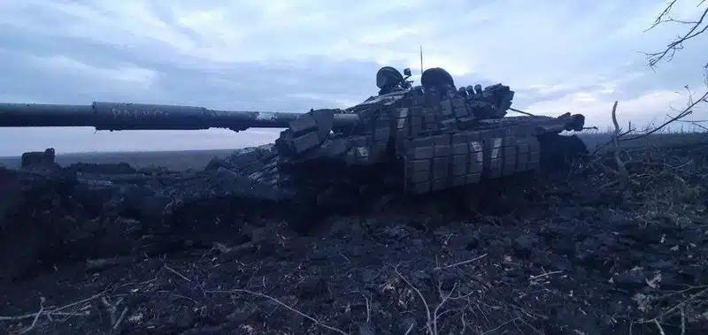 Російський танк з екіпажем підірвався на протитанковій міні