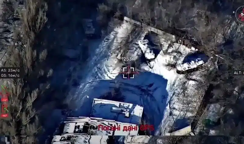 Бійці ЗСУ запустили дрон-розвідник українського виробництва