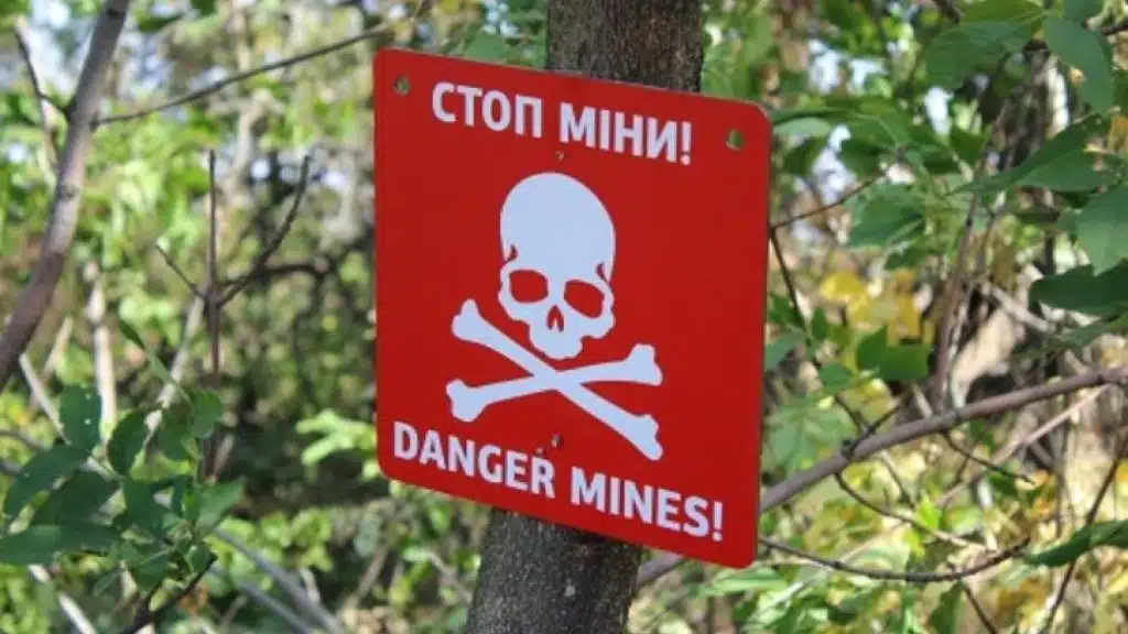 Росіяни відправляють громадянських на українські позиції через мінні загородження
