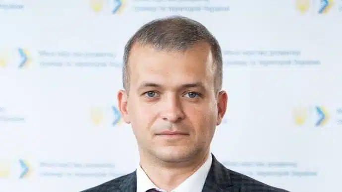Кабмін звільнив спійманого на хабарі Лозінського