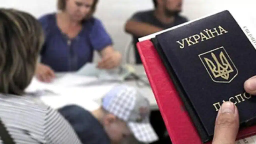 Окупанти застовлюють українців на захоплених територіях відмовлятися від українського громадянства