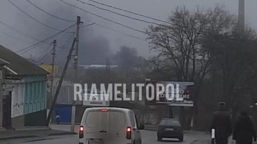 У Мелітополі горить завод, де окупанти розташували свою військову базу