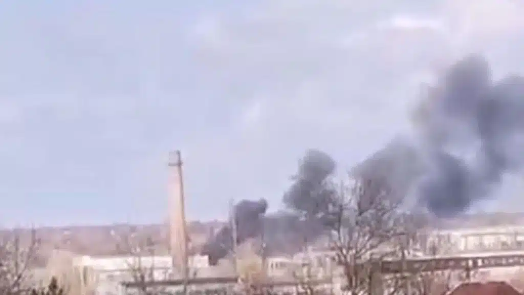 На Донеччині вибухає та горить черговий склад боєприпасів військ рф
