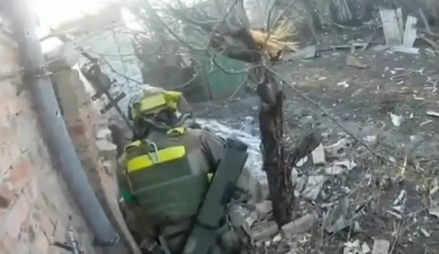 Фрагмент жорсткого міського бою у Бахмуті (ВІДЕО)