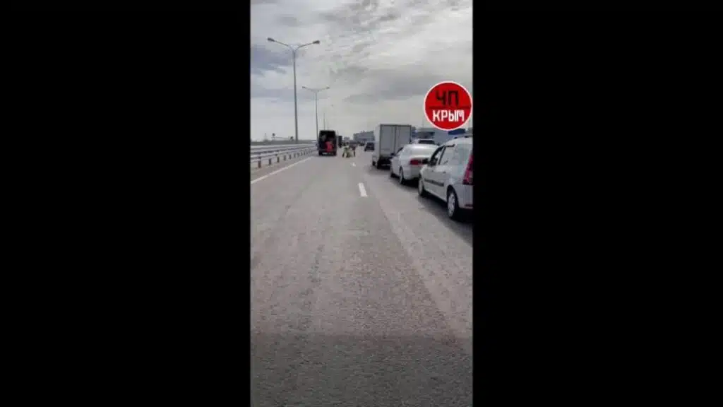 Окупанти закрили Керченський міст: переправа не працює