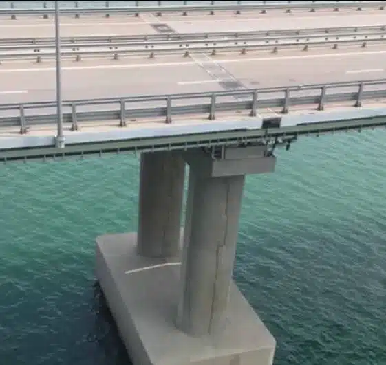На деяких опорах Кримського мосту з’явилися тріщини